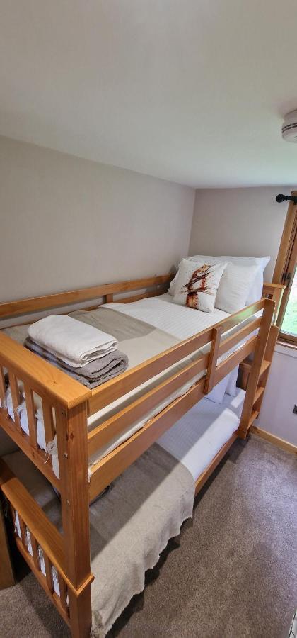 אינברגרי Bonnie Lodge-Lochside Location With Hot Tub מראה חיצוני תמונה