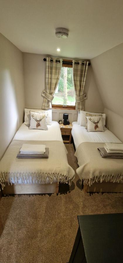 אינברגרי Bonnie Lodge-Lochside Location With Hot Tub מראה חיצוני תמונה