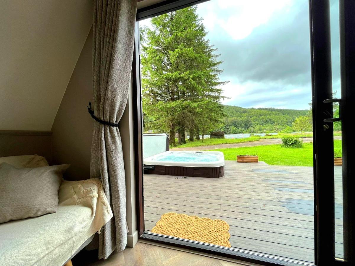 אינברגרי Bonnie Lodge-Lochside Location With Hot Tub מראה חיצוני תמונה