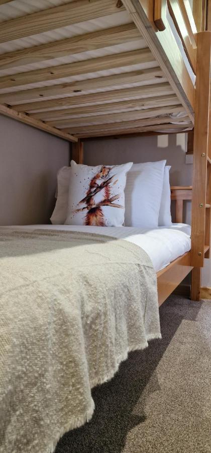 אינברגרי Bonnie Lodge-Lochside Location With Hot Tub מראה חיצוני תמונה