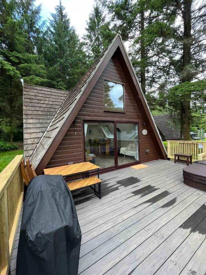 אינברגרי Bonnie Lodge-Lochside Location With Hot Tub מראה חיצוני תמונה